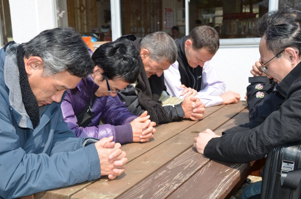 4-Ons-bid-vir-leiding-en-wysheid-saam-met-Japanese-leraars-vriende